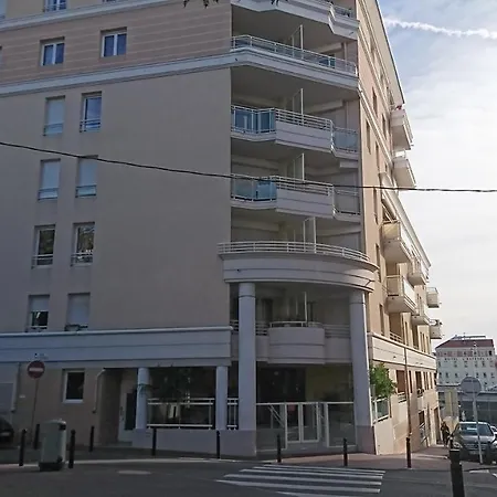 Nicolas 8 Cannes